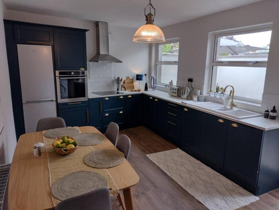 Appartement White Birds Townhouse In Sligo Town Center Extérieur photo